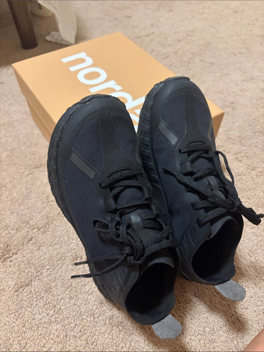 Norda 001 women’s Black Knit Lace-Up Sneakers size US7.5